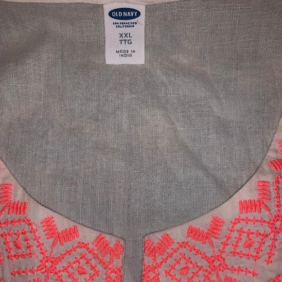 NWOT Old Navy Embroidered Sleeveless Top - Picture 3 of 3